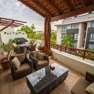 Penthouse Holiday At Mamitas Beach Apartment